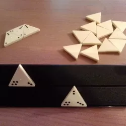 Board game Triominos