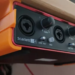 Focusrite Scarlett 2i4 2nd Gen bracket