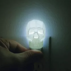 Low Poly Skull Night Light