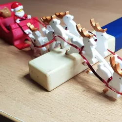 Chain Harness for Santa Sleigh with Reindeer and Lego minifigures