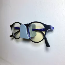 Eyeglasses wall mount holder