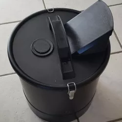 SPOUT POURING BUCKET WITH PELLET
