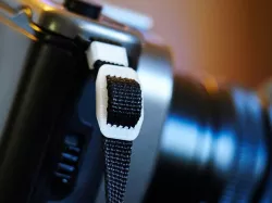 Camera strap: Buckle loop and retaining bar
