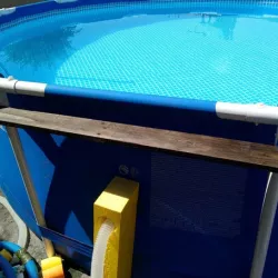 Above-ground pool shelf support