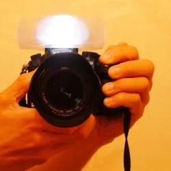 Customizable camera flash diffuser