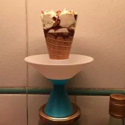 Ice cream cone holder for kids