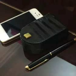 One piece flexible magnetic purse