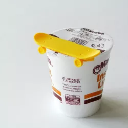 Skateboard shaped cup-noodle lid holder
