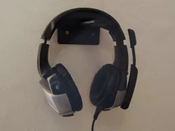 Simple wall-bracket for headphones