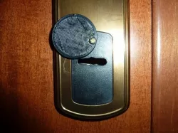 Safety keyhole cup