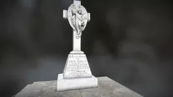 Cross headstone at Cornelian Bay Cemetary