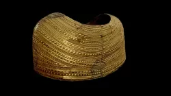 Mold gold cape (iteration 1)