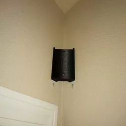 Valve Index Base Mount Corner Bracket: Command Strip Version