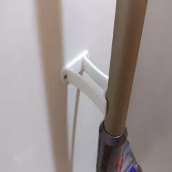 Dyson V8 wall brace