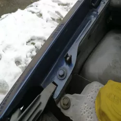 Ford Fiesta MK5 Facelift Hood holder clip