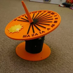 Self calibrating sundial