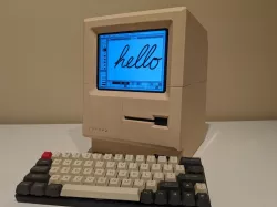 Full-Sized Macintosh Style Retro Computer (Europa)