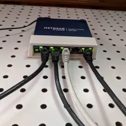 Netgear Switch GS105 Pegboard Mount