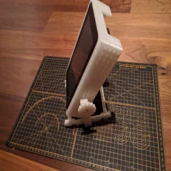 RaspberryPi 7" Display stand (portrait) for developers