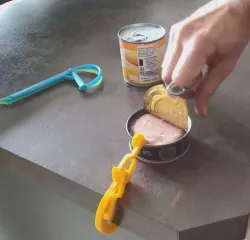 Suitable travel can opener / Ouvre boite adapté de voyage