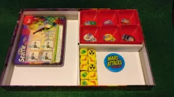 Mars Attacks: The Dice Game, Insert