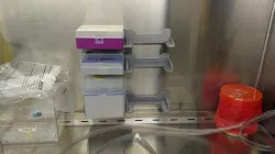 Pipet tip box shelves