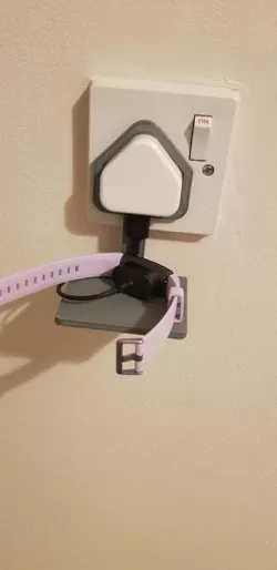 Fitbit Charger Shelf - UK Plug