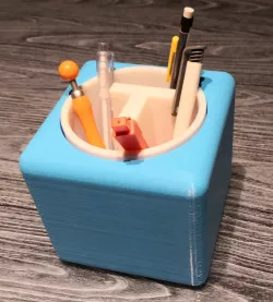 Thingiverse logo turnable pen holder