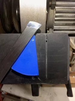 Woodturning: curved skew chisel grinding jig