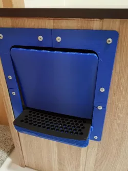 Cat box door with sand collecting mat