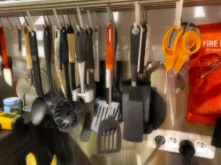 Hooks for kitchen accessories - Crochets pour accessoires de cuisine