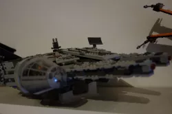  Lego Millenium Falcon stand