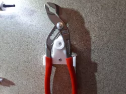 stable tongue and groove pliers support - support de pince multiprises stable
