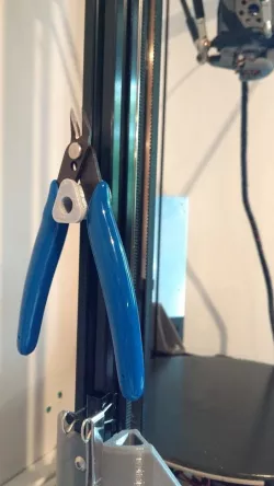 Wire clipper holder for 2020 extrusions