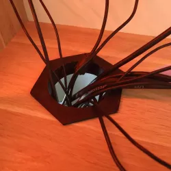 Desk grommet / Passe-câble bureau