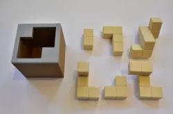 L-I-Vator I - Packing puzzle by László Molnár