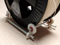 Minimalist 2.3 kg filament spoolholder and filament guide