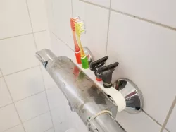 Simple Toothbrush/Razor Holder