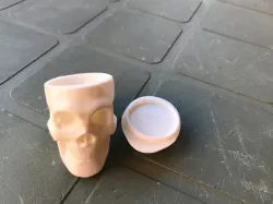 Skull click container