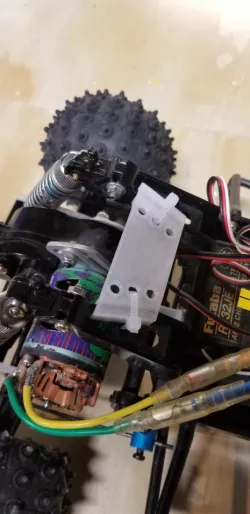 Tamiya Hornet, shock tower brace works with adjustable pinion mod