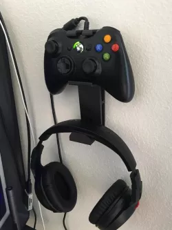 XBOX 360 controller + headset holder