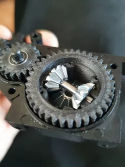 Kyosho Ultima ST/RB AE-53 (UM-1) diff gear and cover