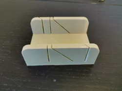 New kind of tight-fit saw guide