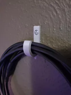 Simple cable hook