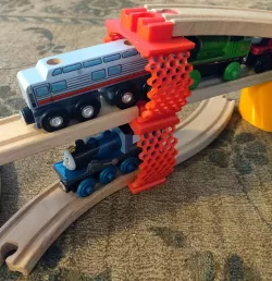 Honeycomb stackable Brio track riser