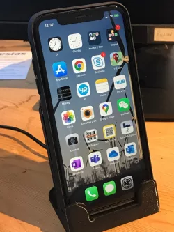 OKK-DATA's iphone 11 stand