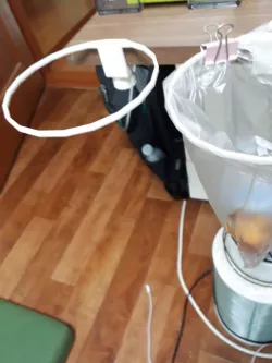 Screw desk garbage ring