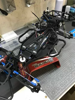 TEAM ASSOCIATED BATTERY KNOBS