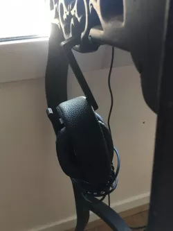 Simple hook for headphones