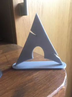 Arch Linux logo stand